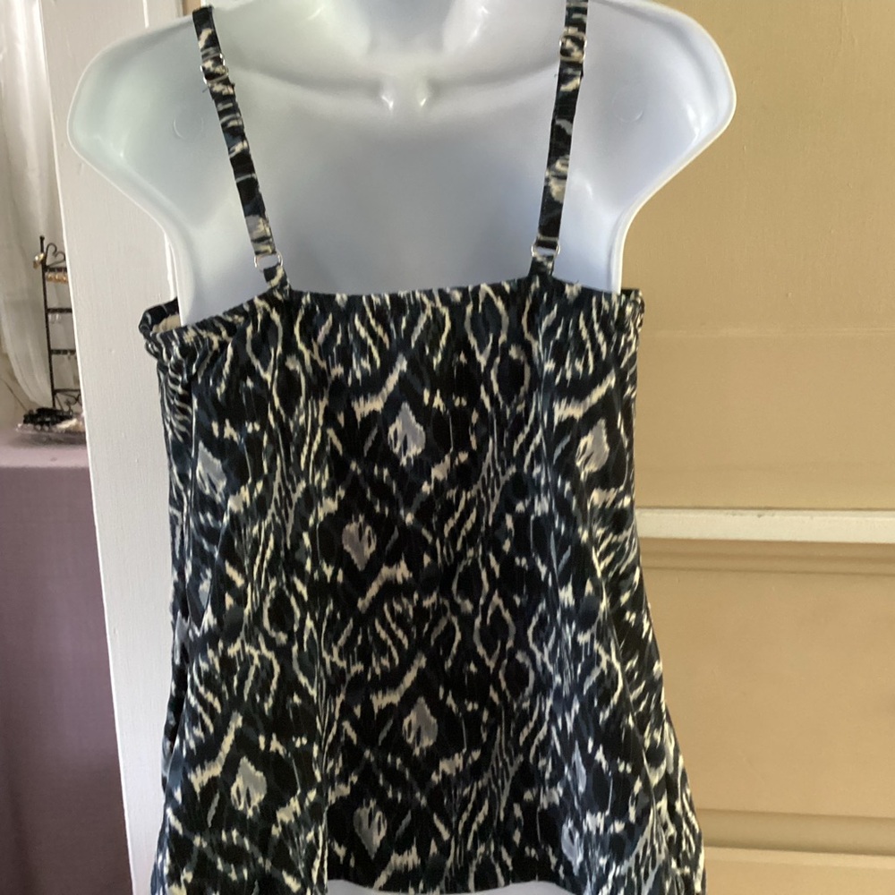 Miraclesuit Love Knot Tankini Top with Layered Front Faux Flyaway. 14DD - Picture 8 of 12